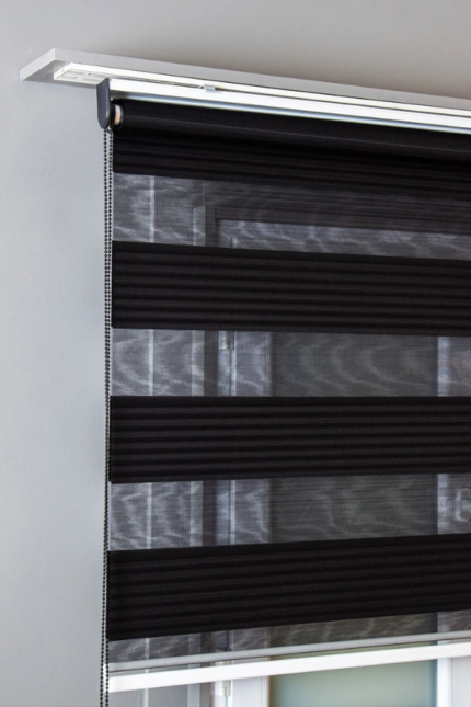 Siyah Pileli Zebra Perde